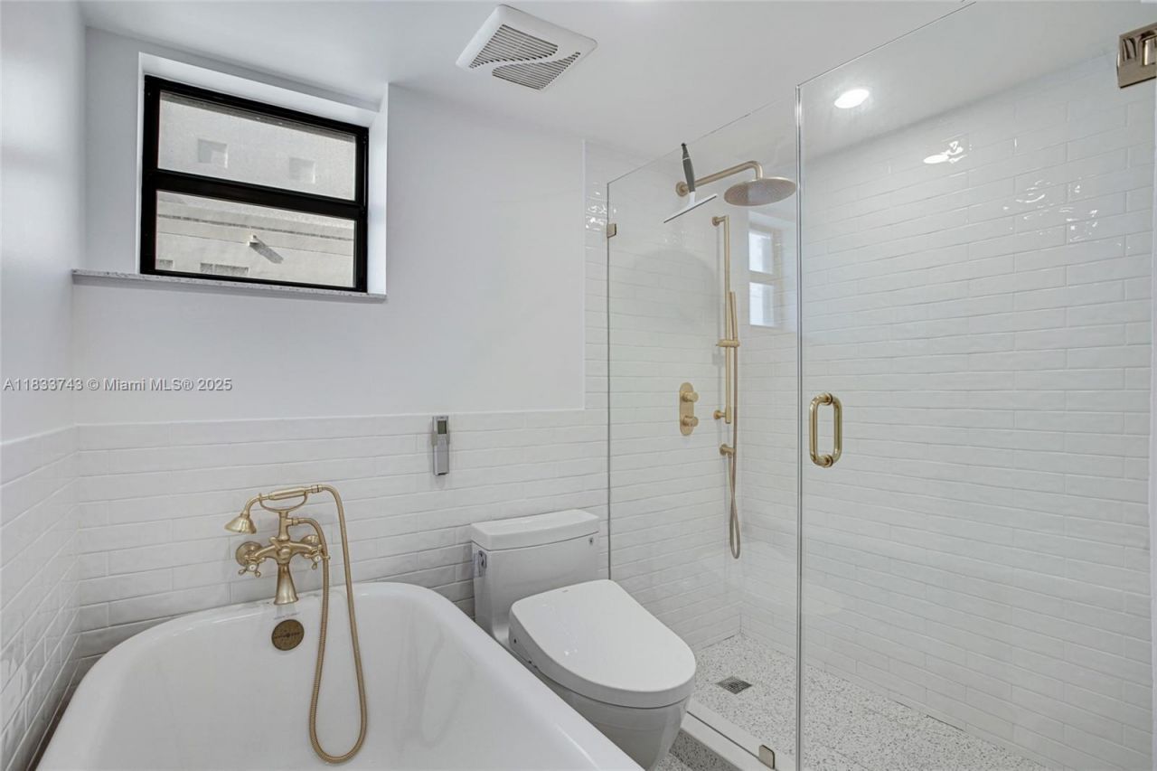 1621 Collins Ave, Unit 504C, Miami Beach, FL 33139 Photo