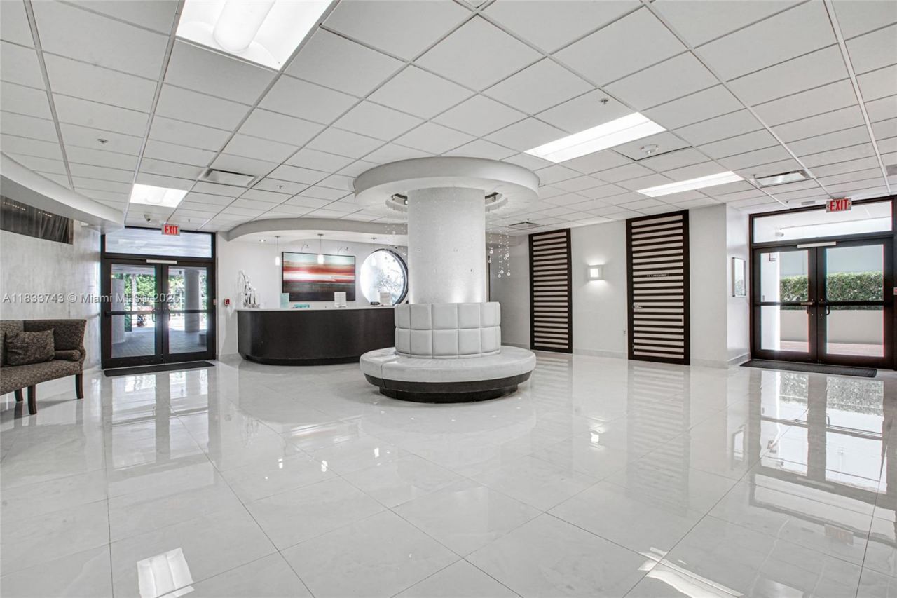 1621 Collins Ave, Unit 504C, Miami Beach, FL 33139 Photo