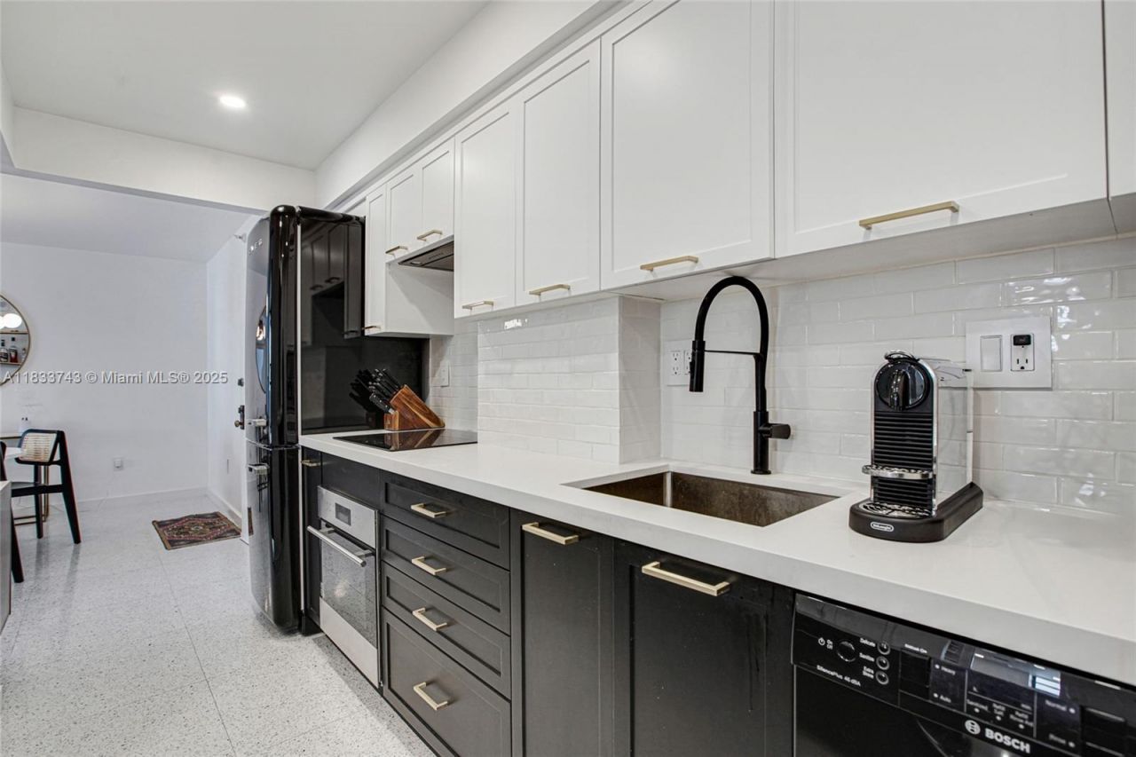 1621 Collins Ave, Unit 504C, Miami Beach, FL 33139 Photo