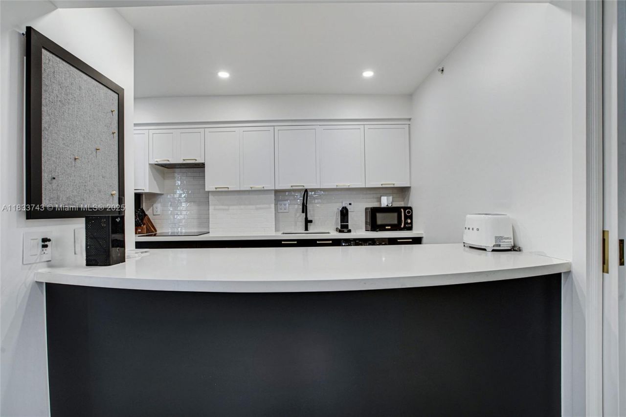 1621 Collins Ave, Unit 504C, Miami Beach, FL 33139 Photo