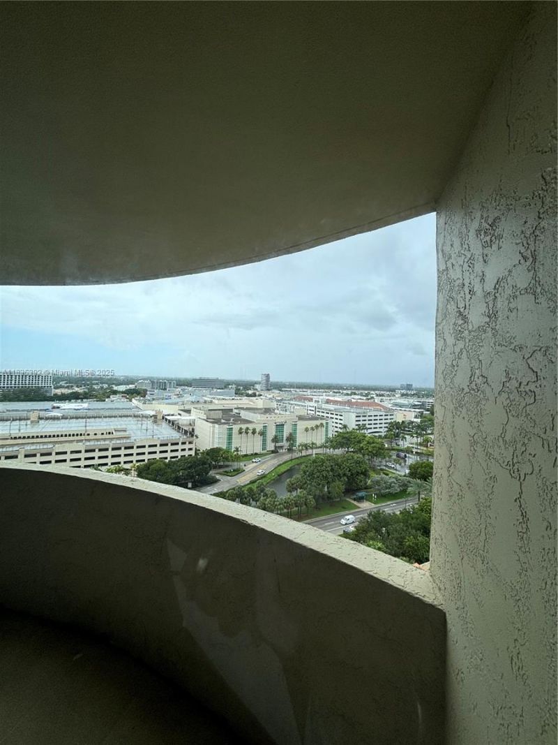 19501 W Country Club Dr, Unit 1611, Aventura, FL 33180 Photo