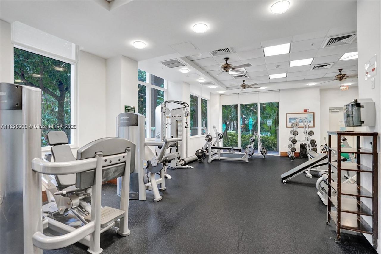 19501 W Country Club Dr, Unit 1611, Aventura, FL 33180 Photo