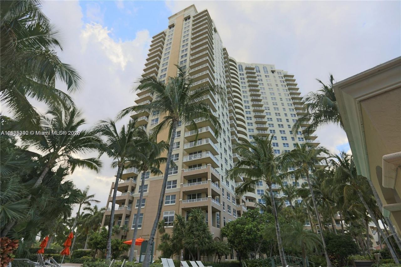 19501 W Country Club Dr, Unit 1611, Aventura, FL 33180 Photo
