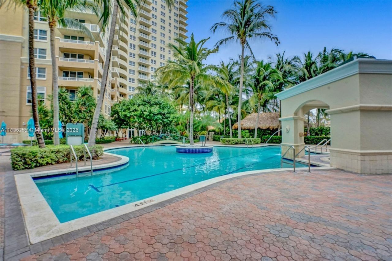 19501 W Country Club Dr, Unit 1611, Aventura, FL 33180 Photo