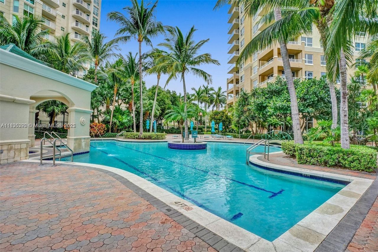 19501 W Country Club Dr, Unit 1611, Aventura, FL 33180 Photo