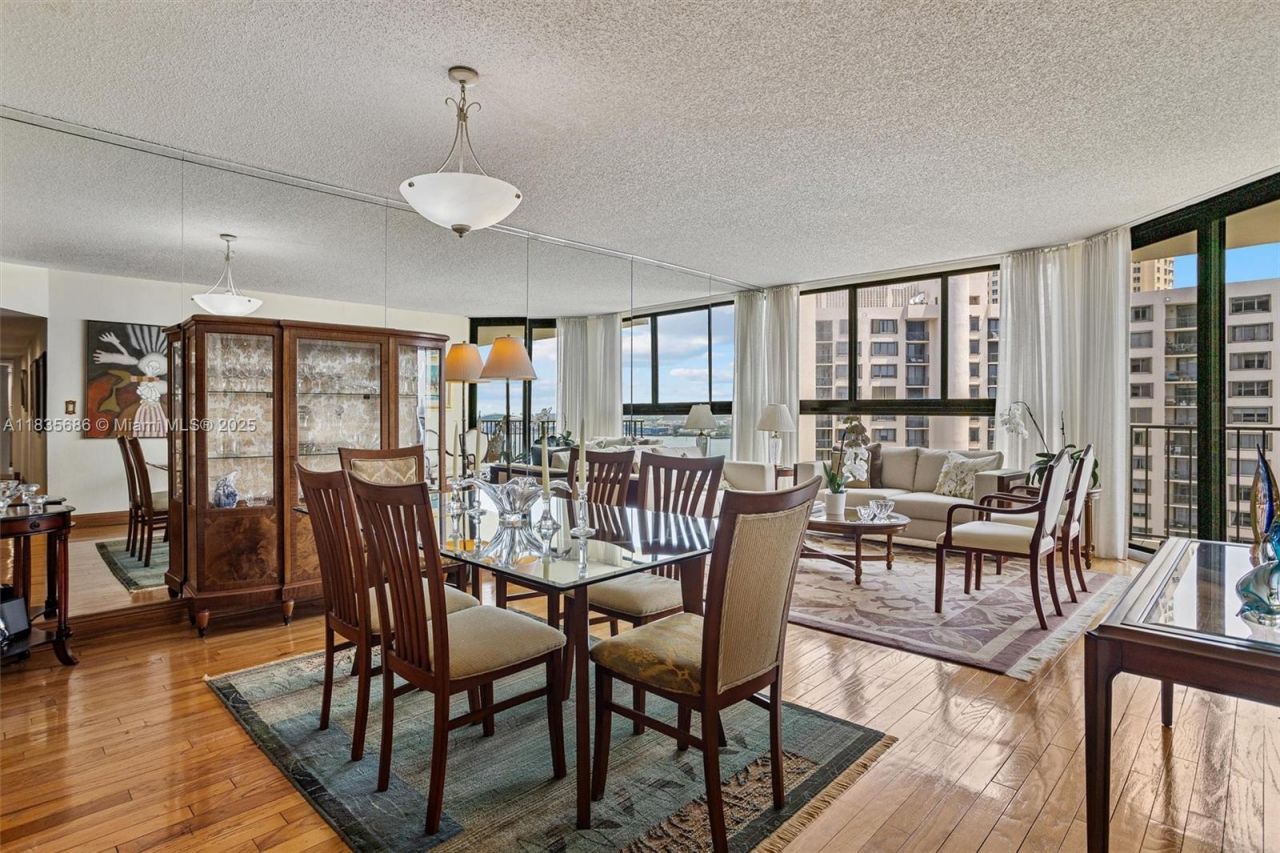 520 Brickell Key Dr, Unit A1404, Miami, FL 33131 Photo