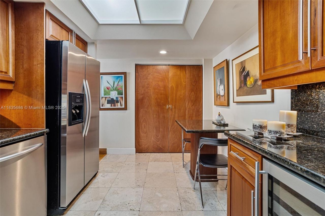 520 Brickell Key Dr, Unit A1404, Miami, FL 33131 Photo