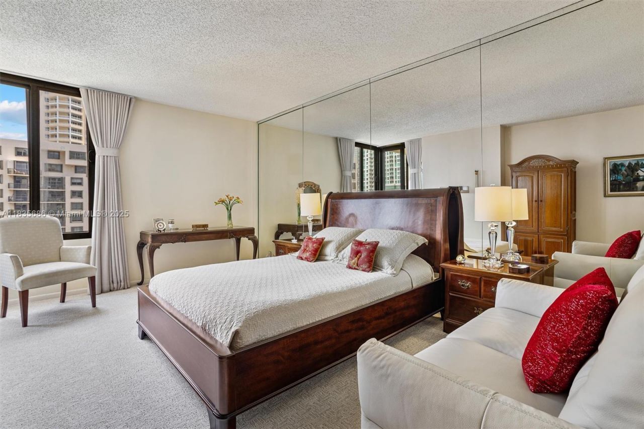 520 Brickell Key Dr, Unit A1404, Miami, FL 33131 Photo