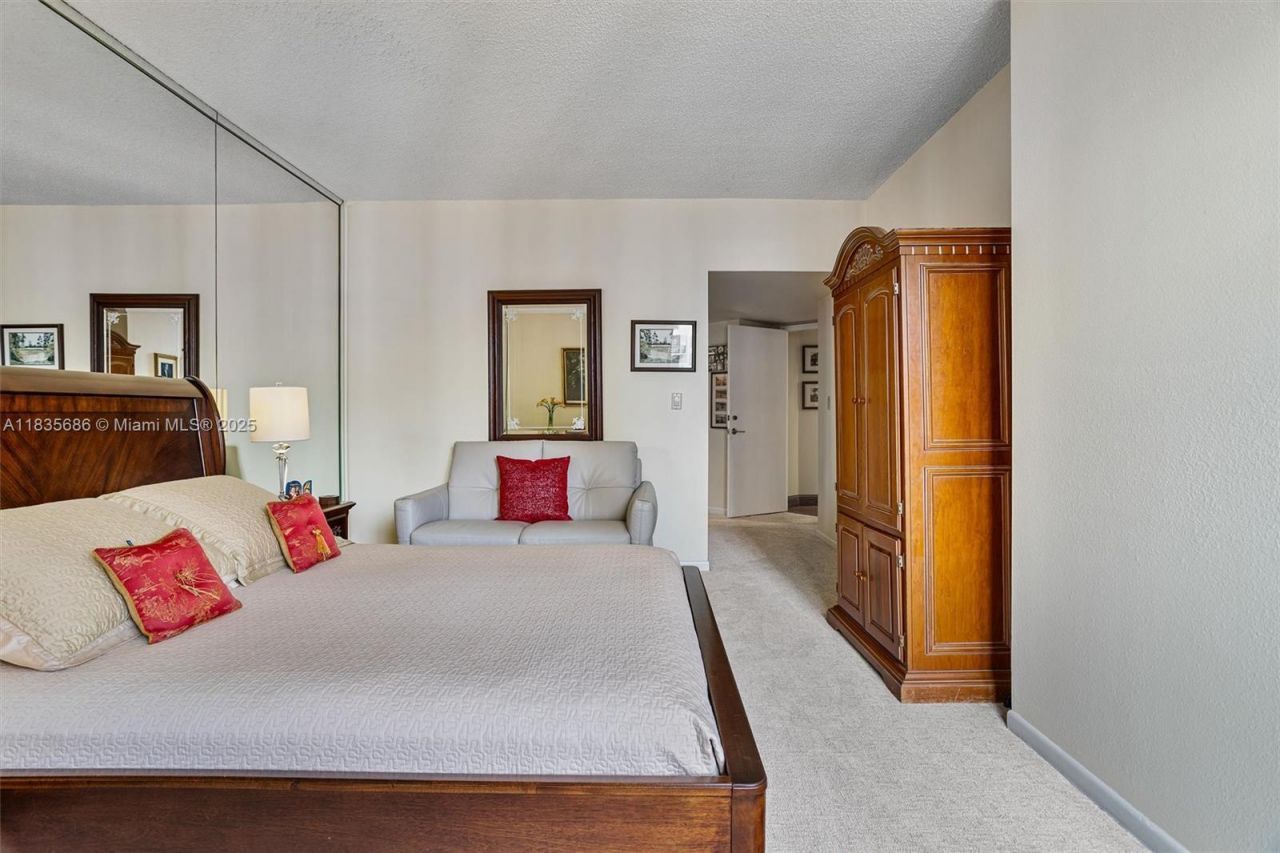 520 Brickell Key Dr, Unit A1404, Miami, FL 33131 Photo