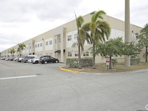 10900 NW 21st St, Unit 140, Sweetwater, FL 33172