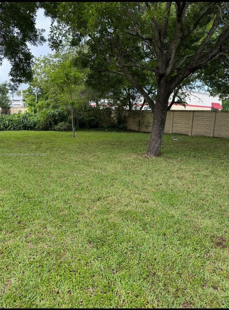 2622 NW 47th St, Miami, FL 33142 Photo