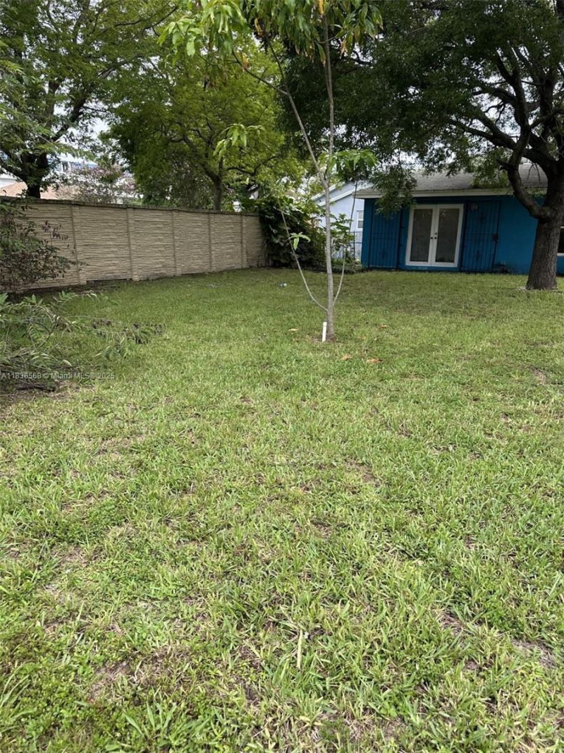 2622 NW 47th St, Miami, FL 33142 Photo