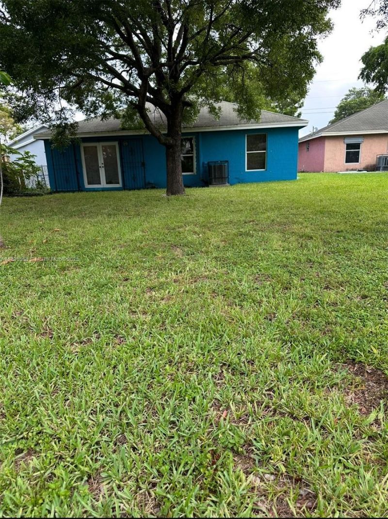 2622 NW 47th St, Miami, FL 33142 Photo