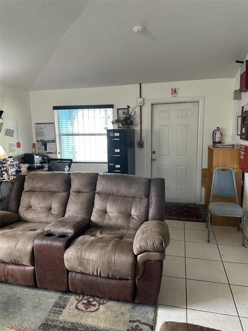 2622 NW 47th St, Miami, FL 33142 Photo