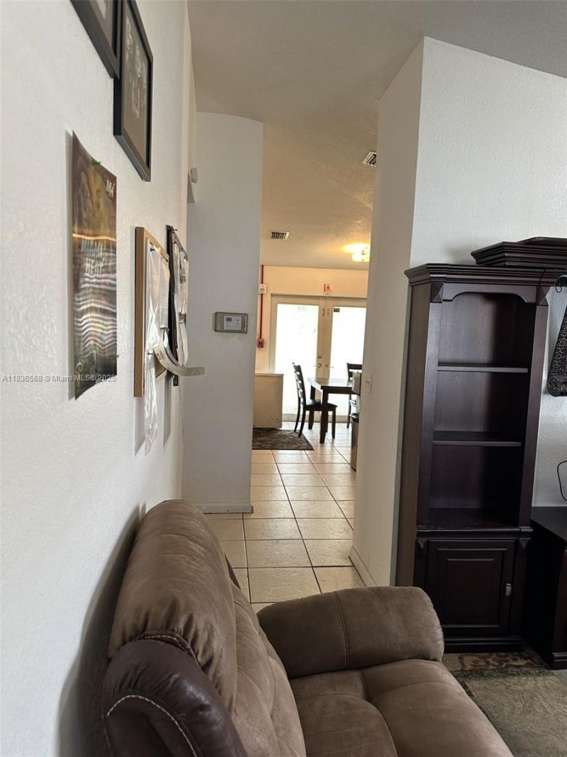 2622 NW 47th St, Miami, FL 33142 Photo