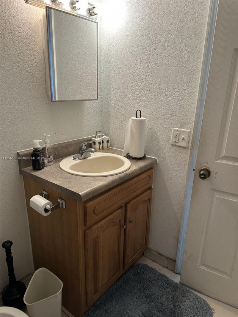 2622 NW 47th St, Miami, FL 33142 Photo