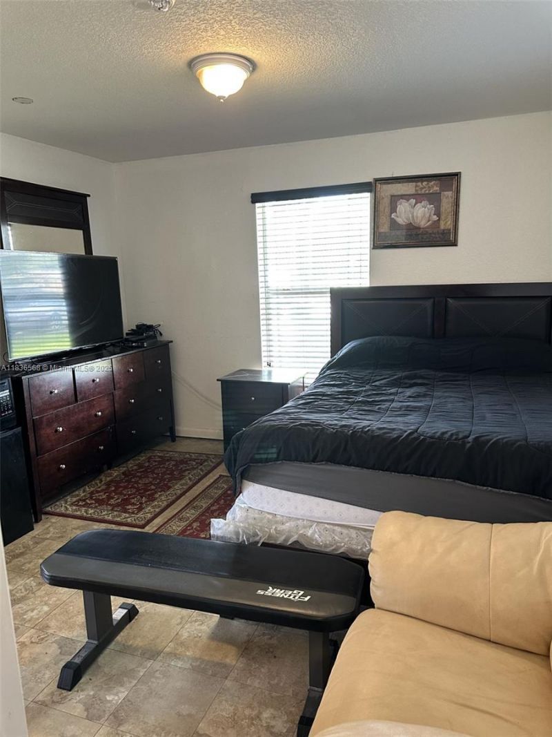 2622 NW 47th St, Miami, FL 33142 Photo