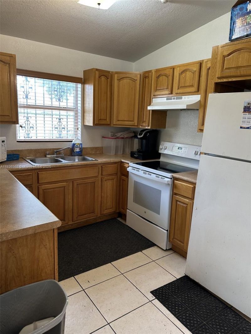 2622 NW 47th St, Miami, FL 33142 Photo