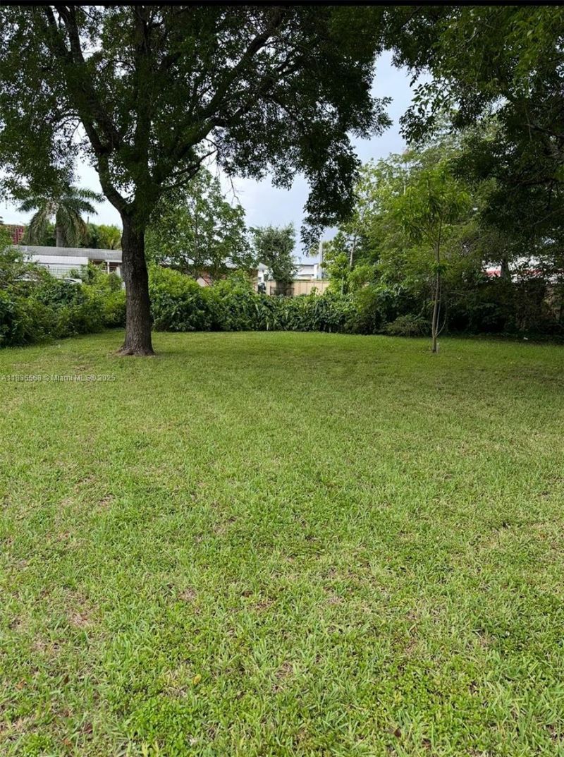 2622 NW 47th St, Miami, FL 33142 Photo