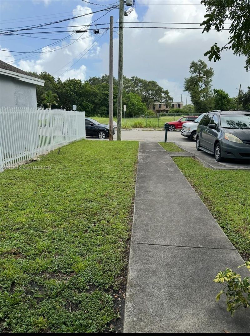 2622 NW 47th St, Miami, FL 33142 Photo