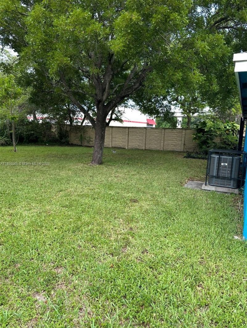 2622 NW 47th St, Miami, FL 33142 Photo