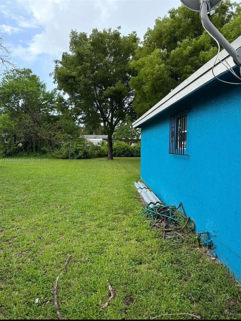 2622 NW 47th St, Miami, FL 33142 Photo