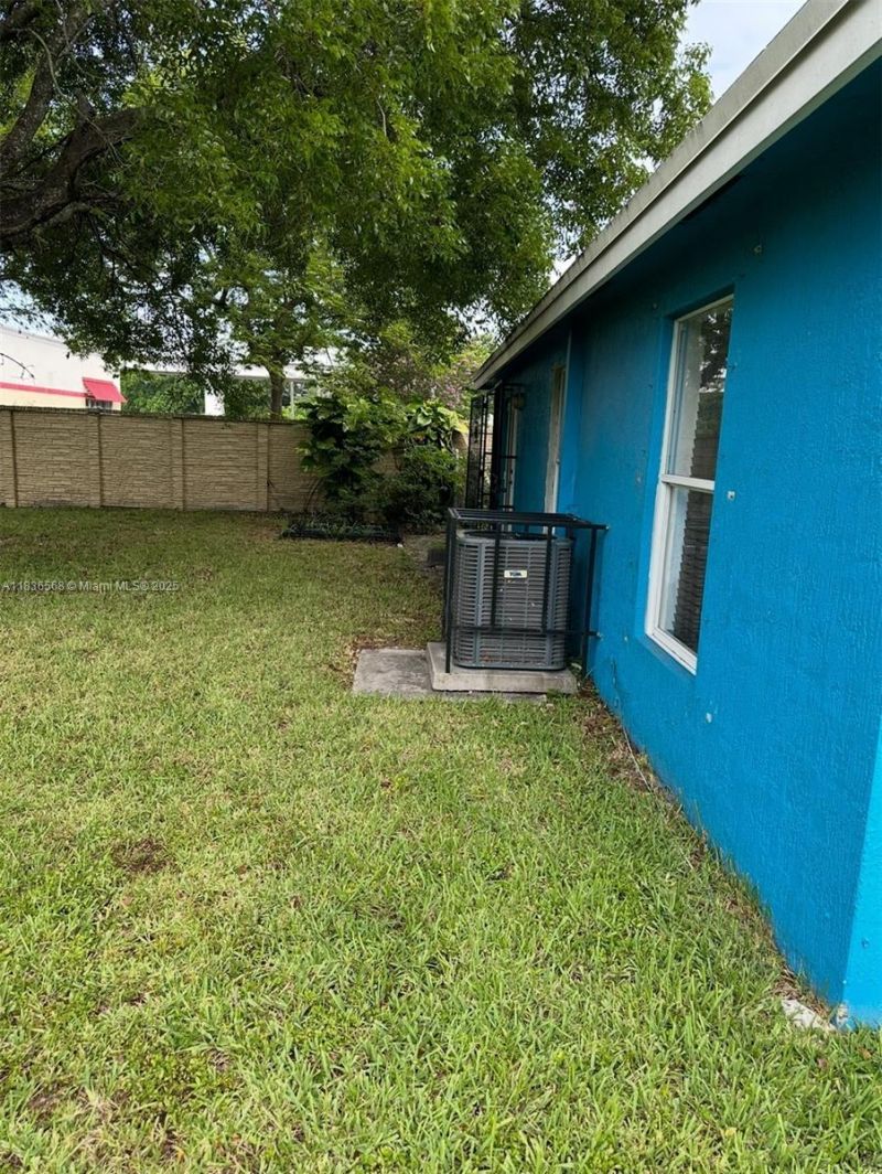 2622 NW 47th St, Miami, FL 33142 Photo