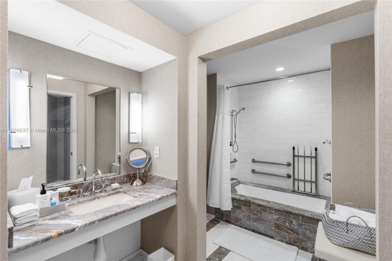 551 N Fort Lauderdale Beach Blvd, Unit R2205, Fort Lauderdale, FL 33304 Photo