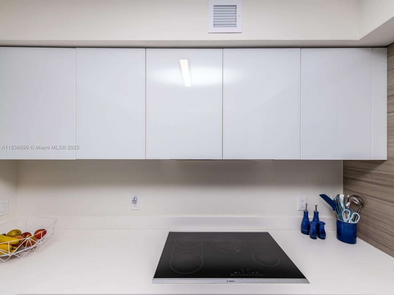 300 Sunny Isles Blvd, Unit 5-1605, Sunny Isles Beach, FL 33160 Photo