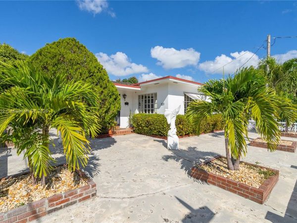 201 NW 14th Ave, Miami, FL 33125
