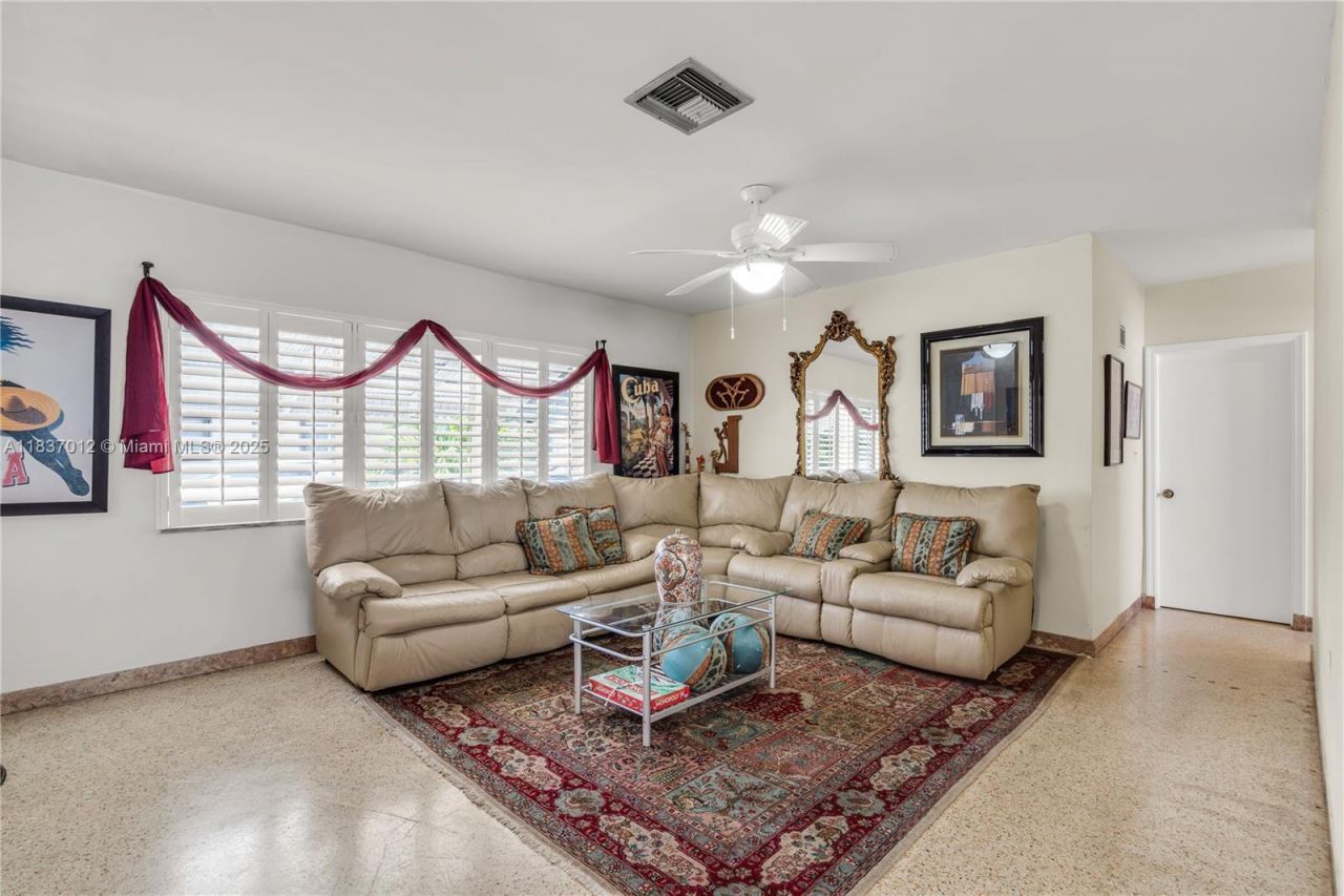 201 NW 14th Ave, Miami, FL 33125 Photo