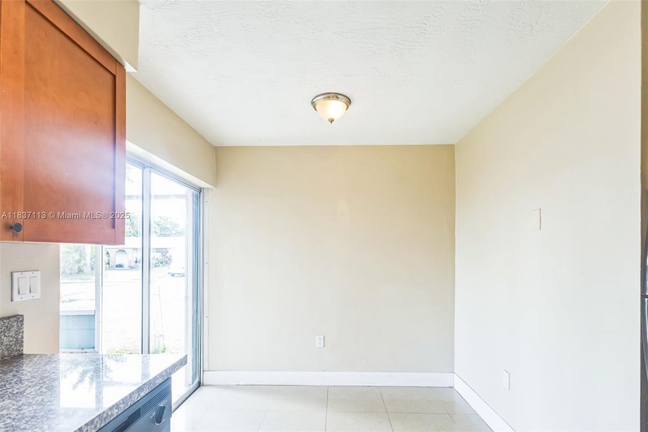 8361 NW 28th Pl, Sunrise, FL 33322 Photo