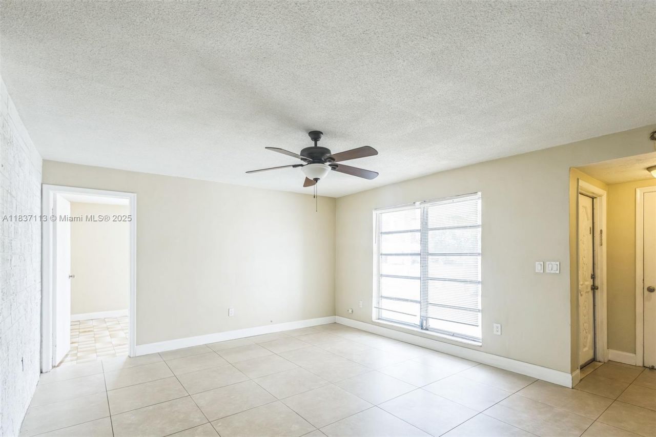 8361 NW 28th Pl, Sunrise, FL 33322 Photo