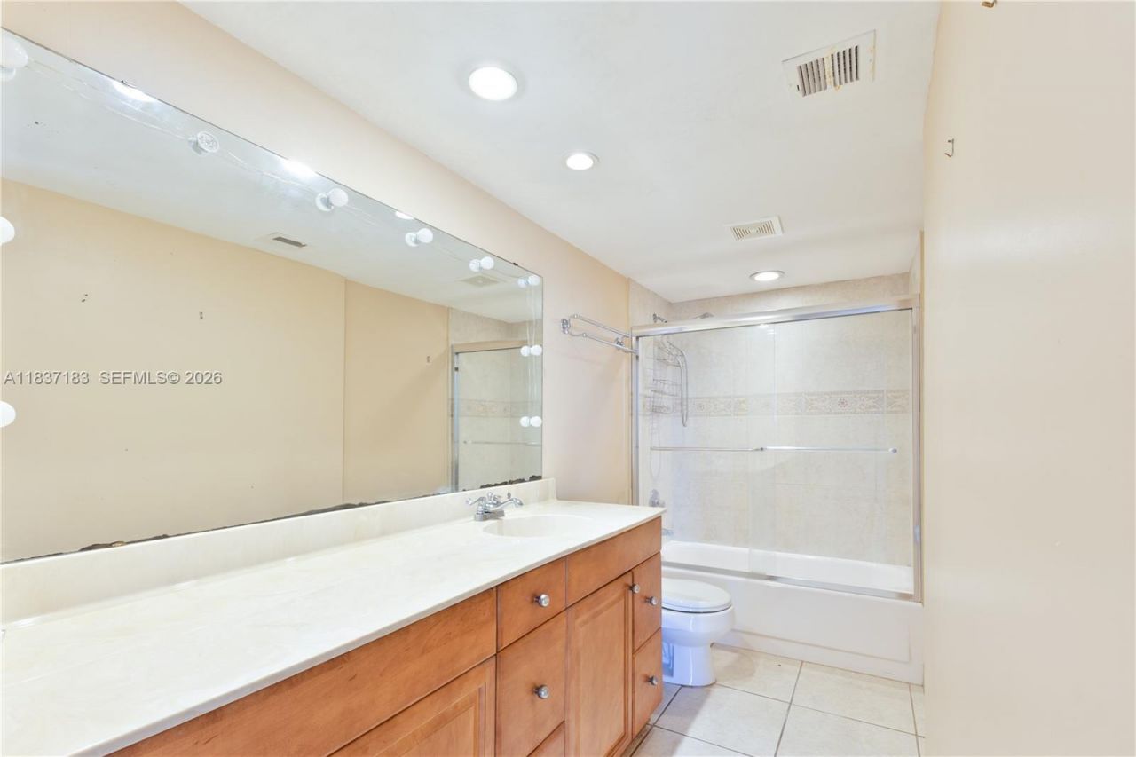 20379 W Country Club Dr, Unit 2636, Aventura, FL 33180 Photo