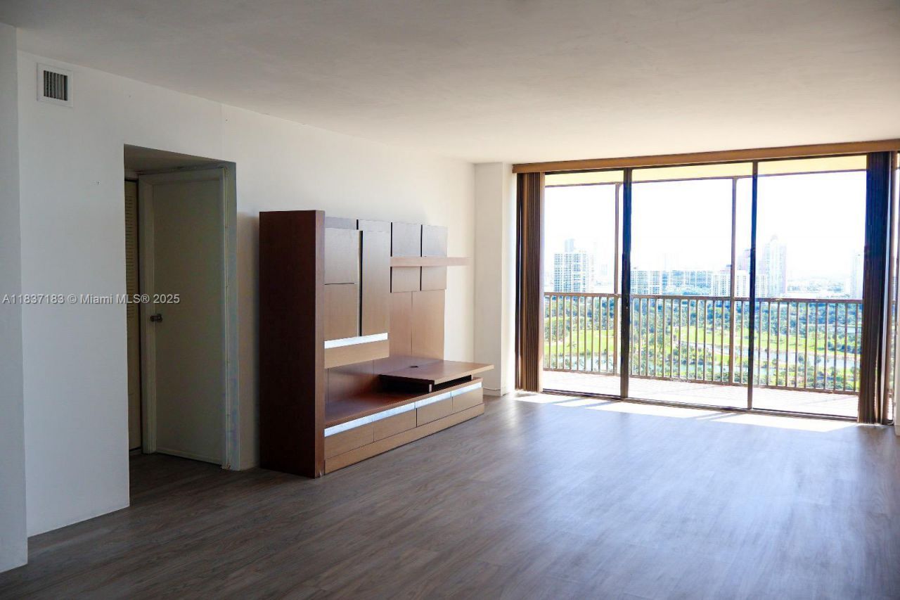 20379 W Country Club Dr, Unit 2636, Aventura, FL 33180 Photo