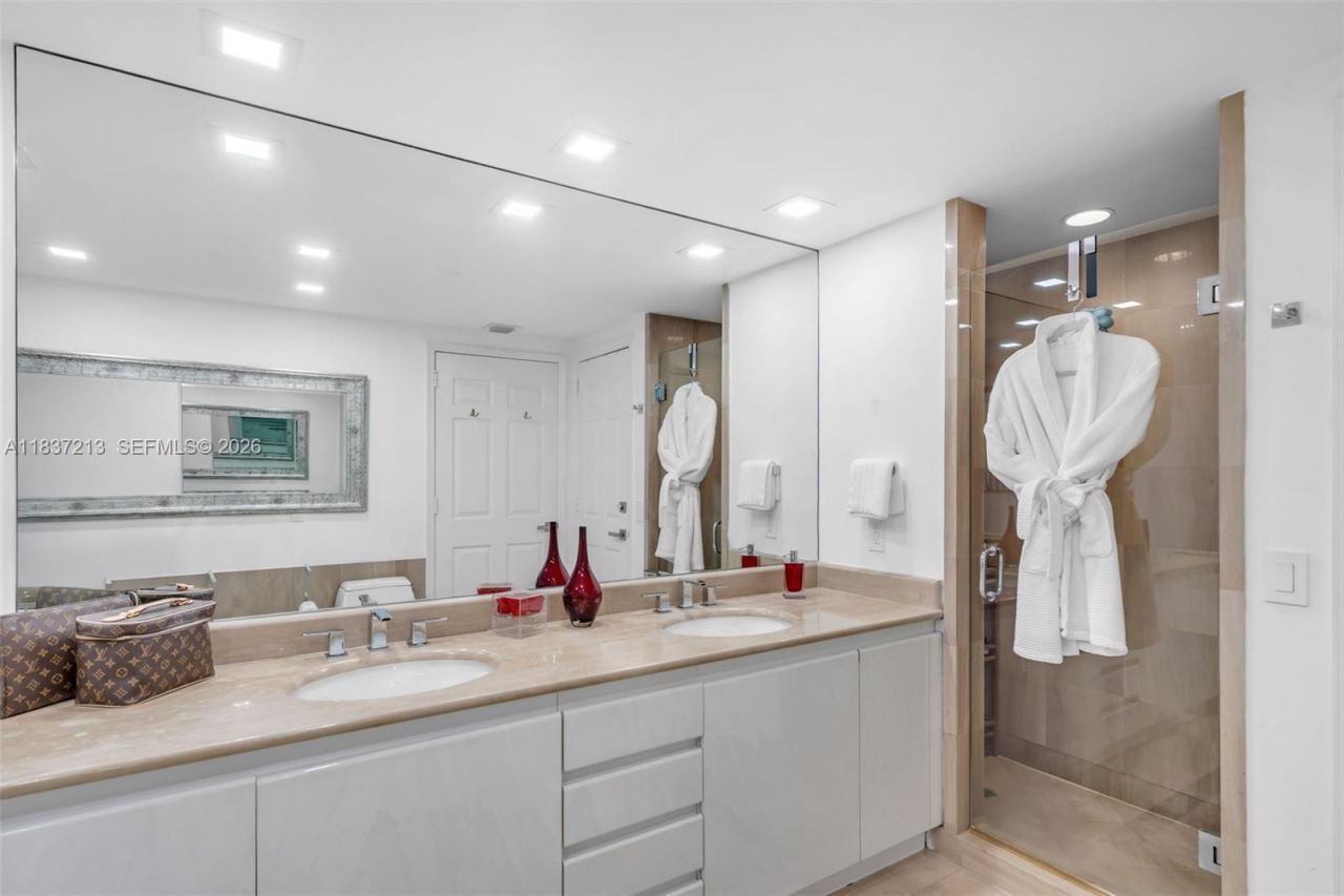 1643 Brickell Ave, Unit 1406, Miami, FL 33129 Photo