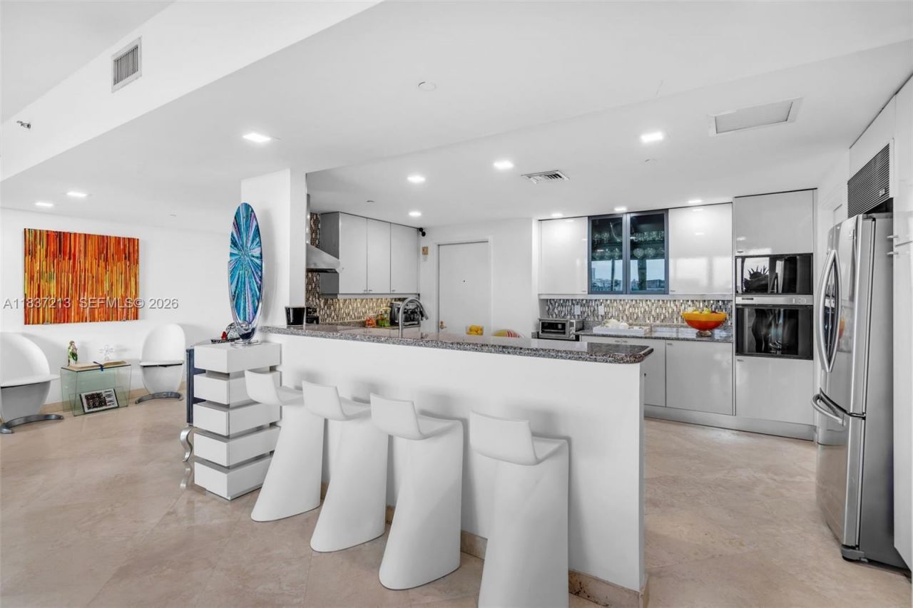 1643 Brickell Ave, Unit 1406, Miami, FL 33129 Photo