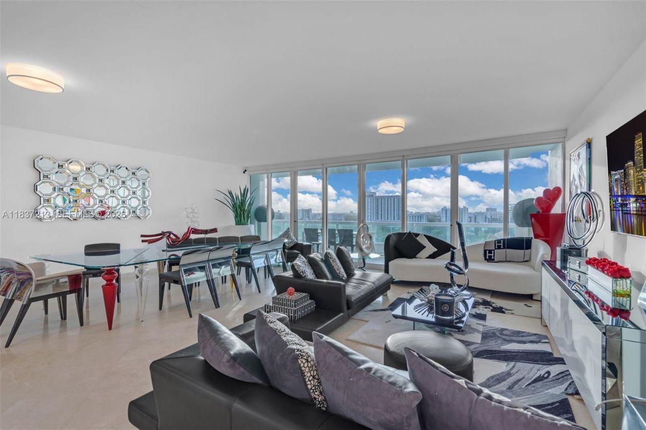 1643 Brickell Ave, Unit 1406, Miami, FL 33129 Photo