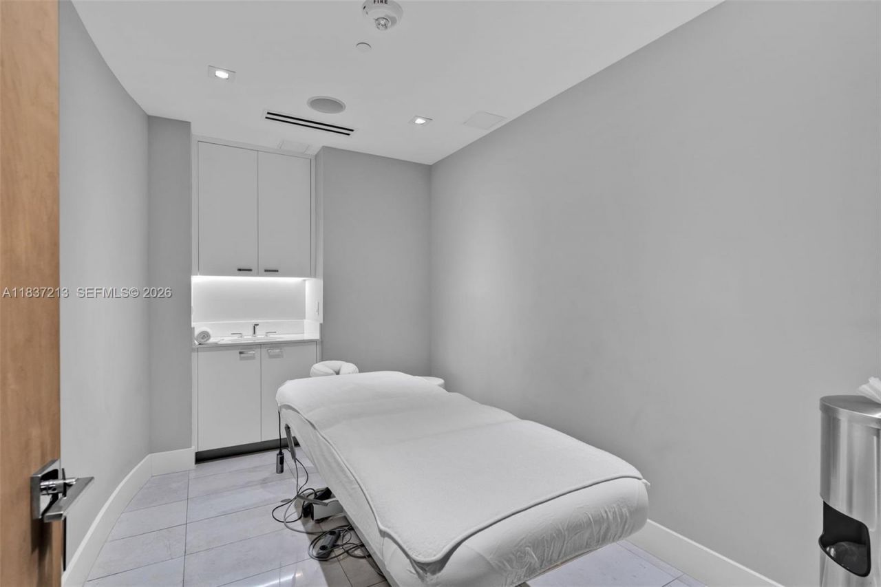 1643 Brickell Ave, Unit 1406, Miami, FL 33129 Photo