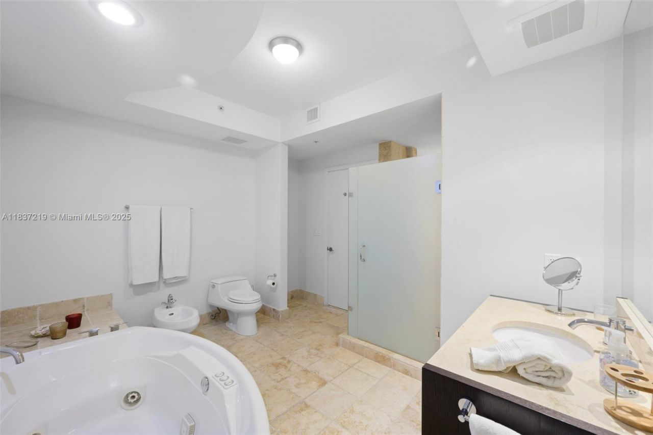 18201 Collins Ave, Unit 1006, Sunny Isles Beach, FL 33160 Photo