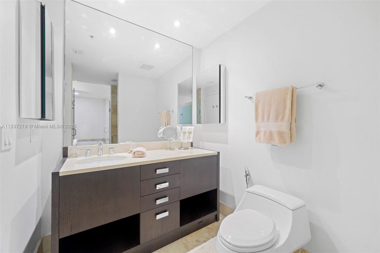 18201 Collins Ave, Unit 1006, Sunny Isles Beach, FL 33160 Photo