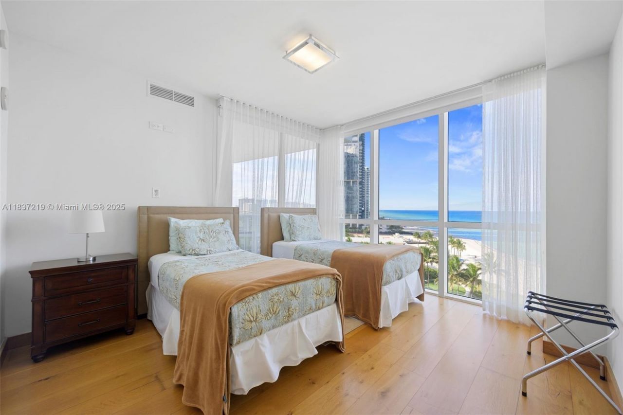 18201 Collins Ave, Unit 1006, Sunny Isles Beach, FL 33160 Photo