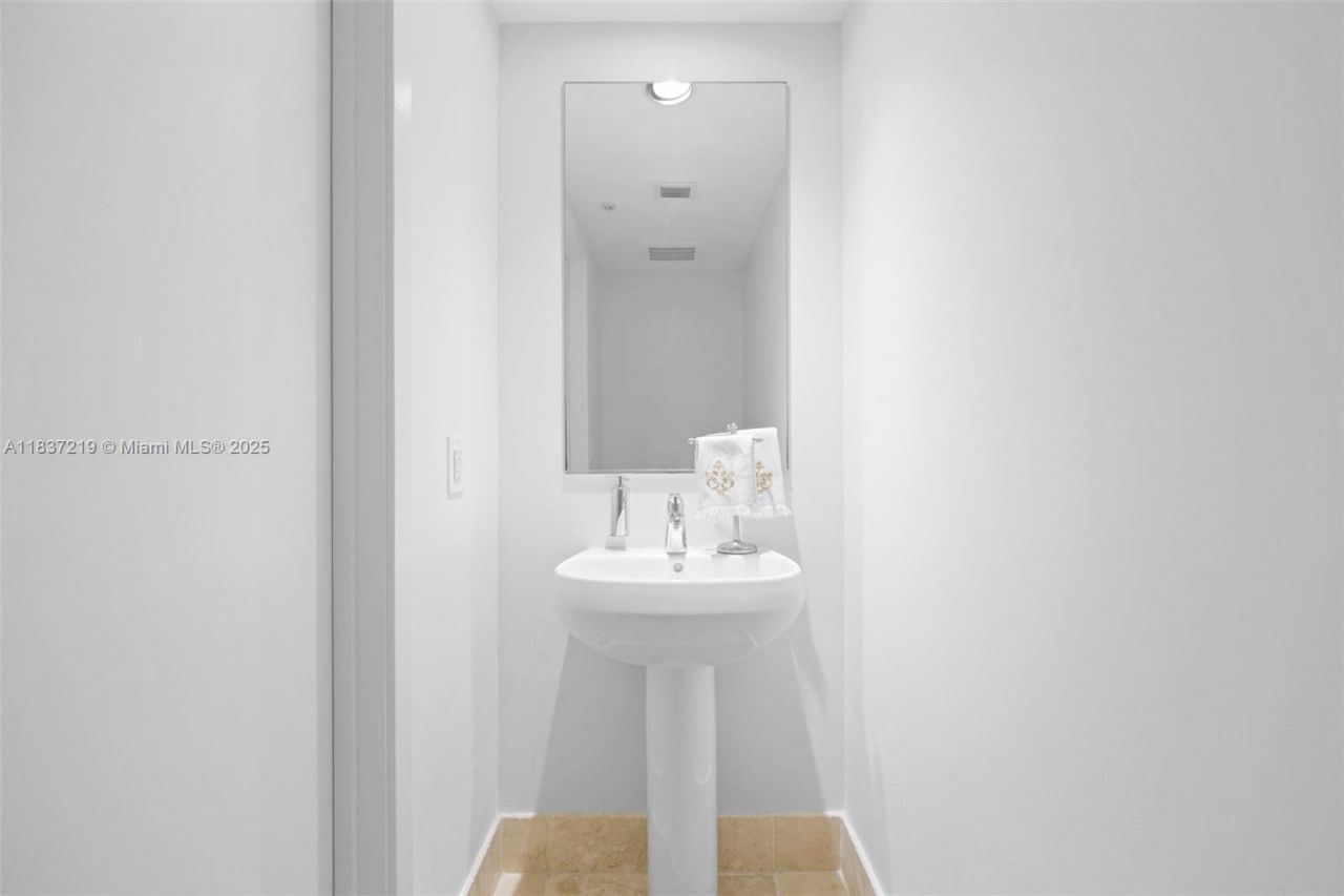18201 Collins Ave, Unit 1006, Sunny Isles Beach, FL 33160 Photo