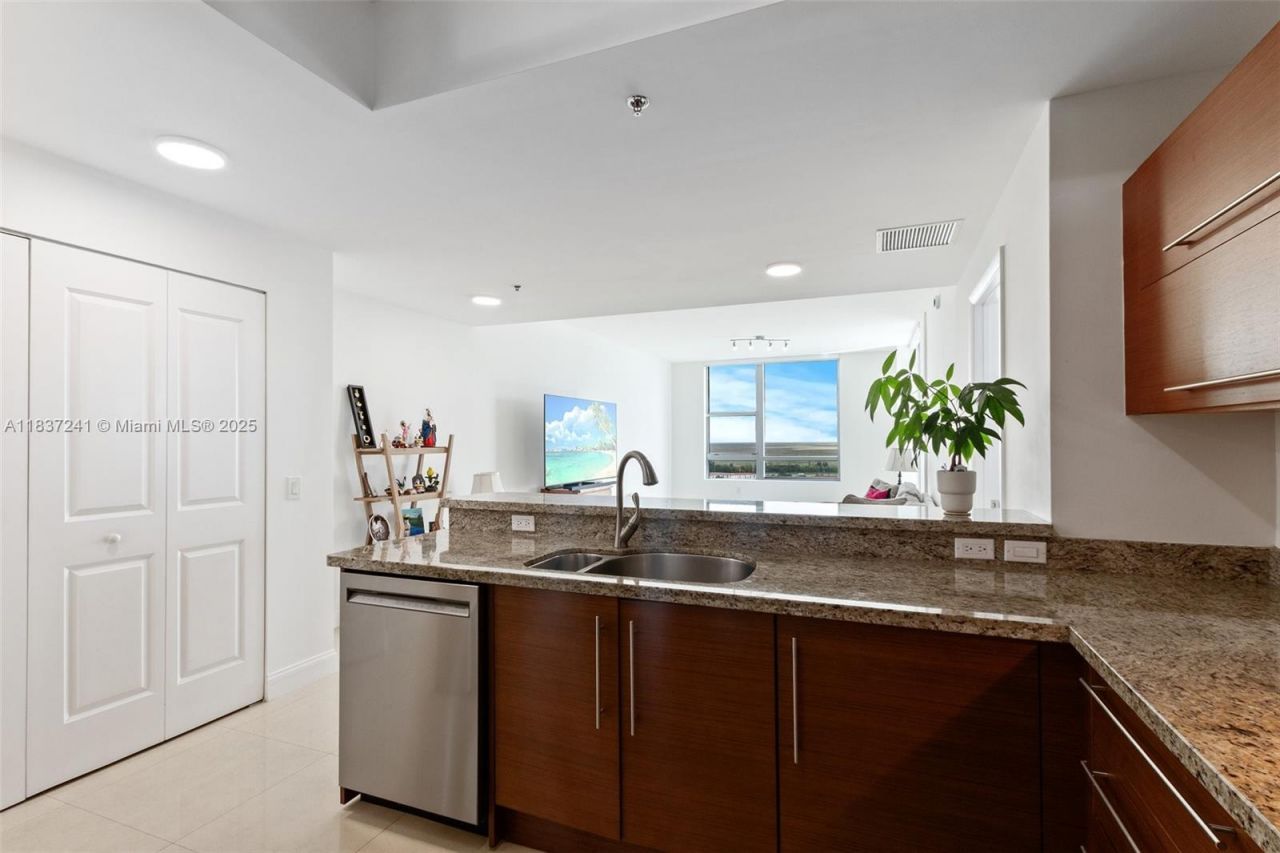 2681 N Flamingo Rd, Unit 2508S, Sunrise, FL 33323 Photo