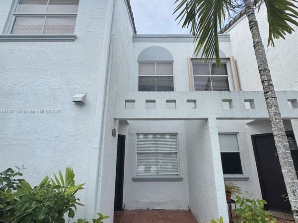 9755 NW 48th Ter, Unit 321, Doral, FL 33178