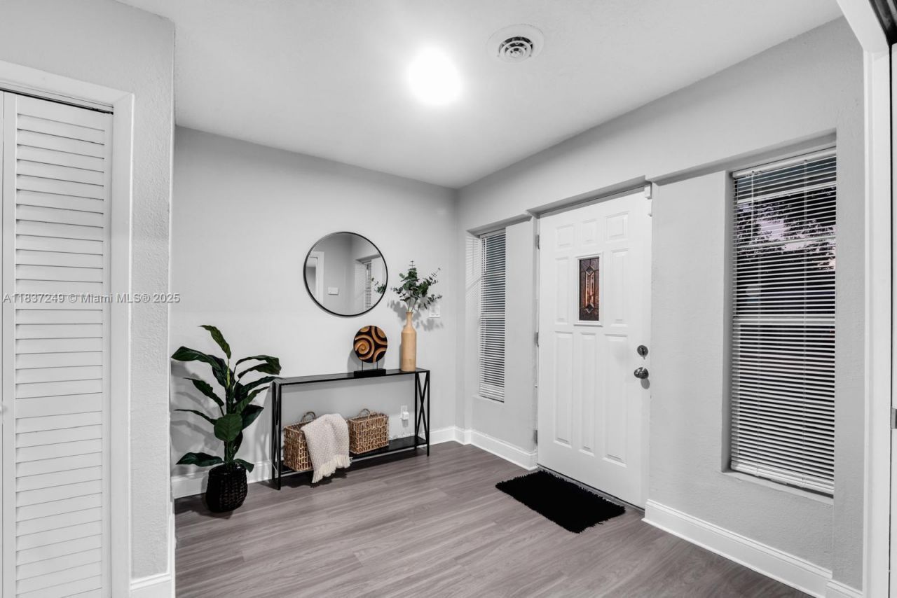 809 E Glen Oak, Clearwater, FL 33759 Photo