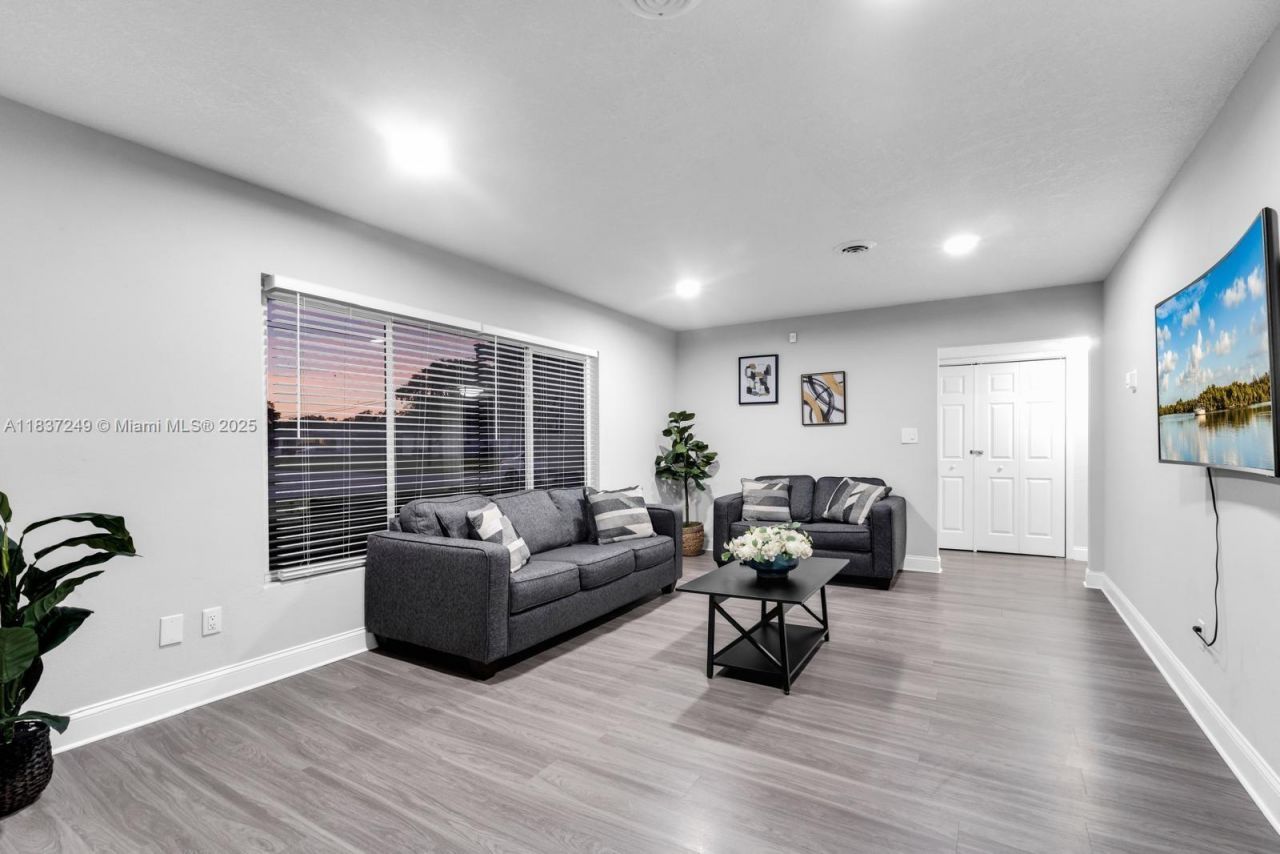 809 E Glen Oak, Clearwater, FL 33759 Photo