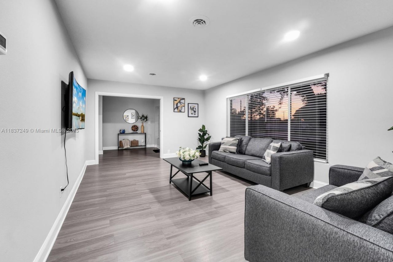 809 E Glen Oak, Clearwater, FL 33759 Photo