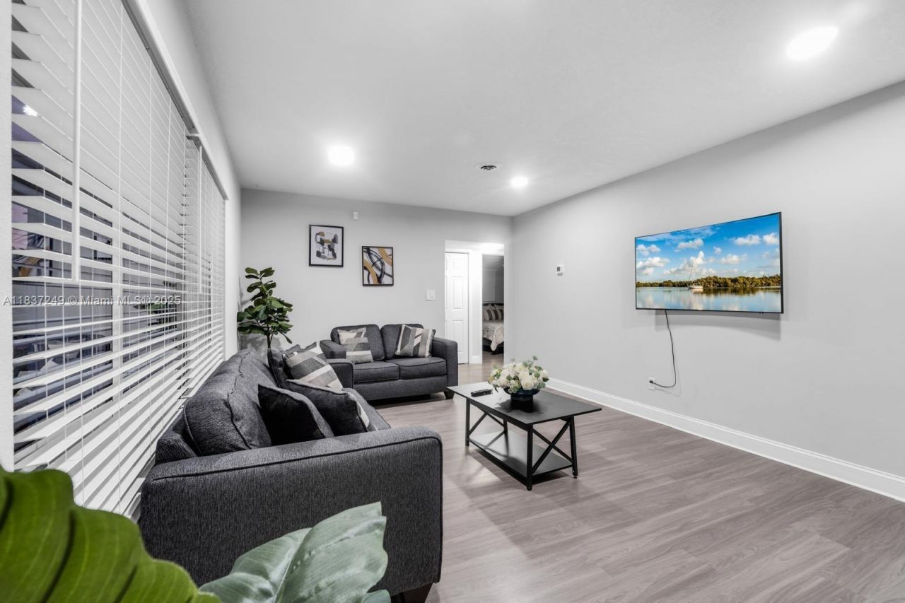 809 E Glen Oak, Clearwater, FL 33759 Photo