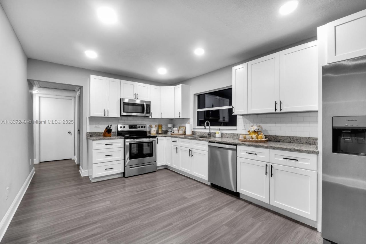 809 E Glen Oak, Clearwater, FL 33759 Photo